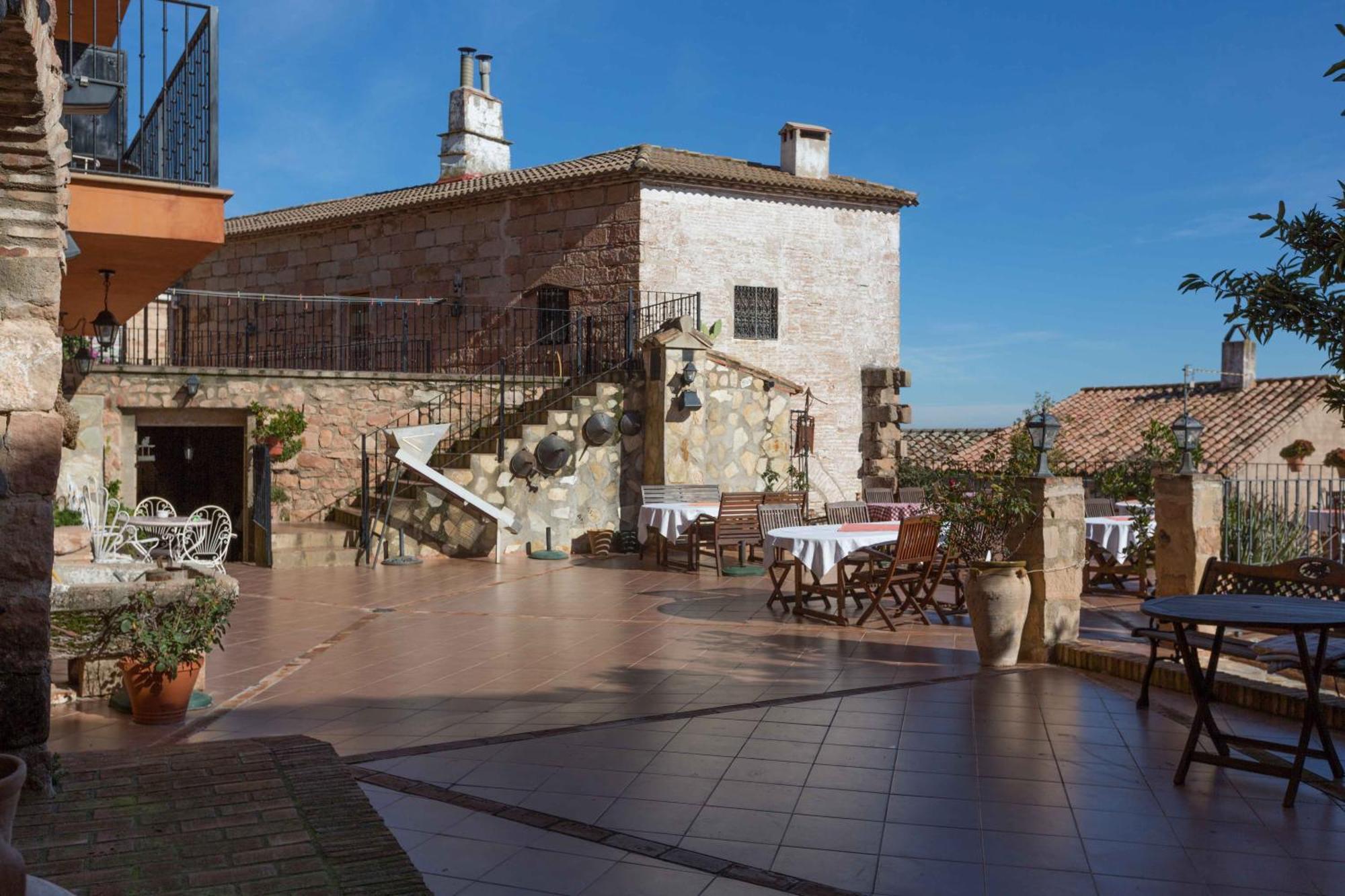 Hotel Palacio Guzmanes Baños de la Encina Exteriör bild